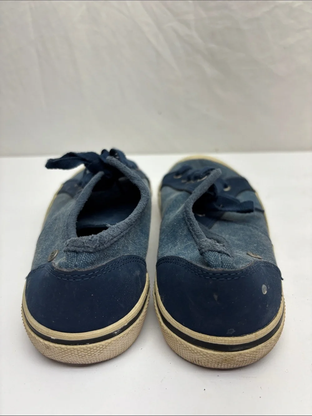 UGG Casual Low-Top Canvas Sneakers in Denim Blue, SZ 3 little girl, box 14